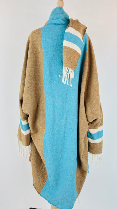 Poncho oversized con frange
