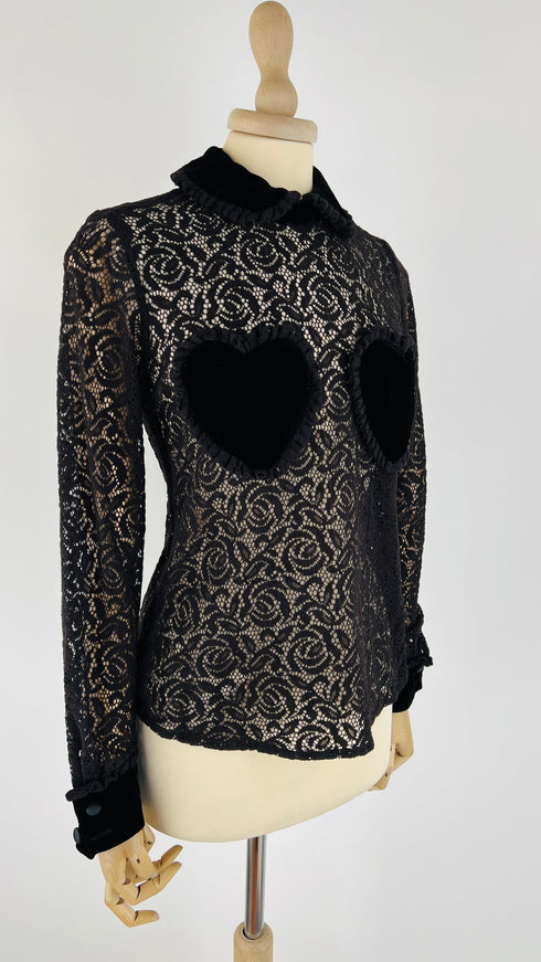 Top in pizzo con cuori