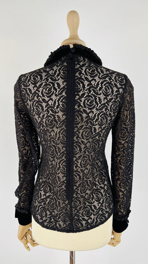 Top in pizzo con cuori