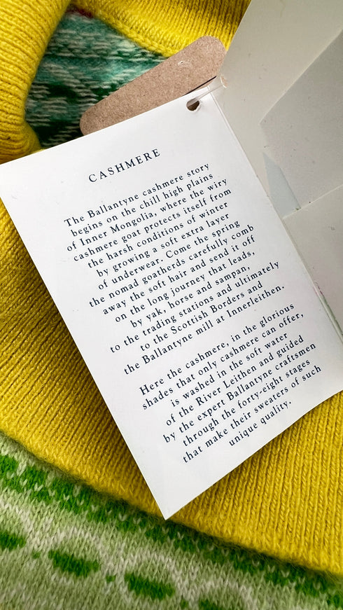 Maglione in cashmere con cartellino