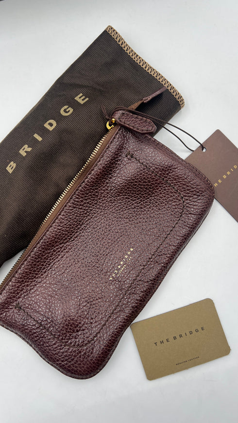 Pochette in pelle con cartellino