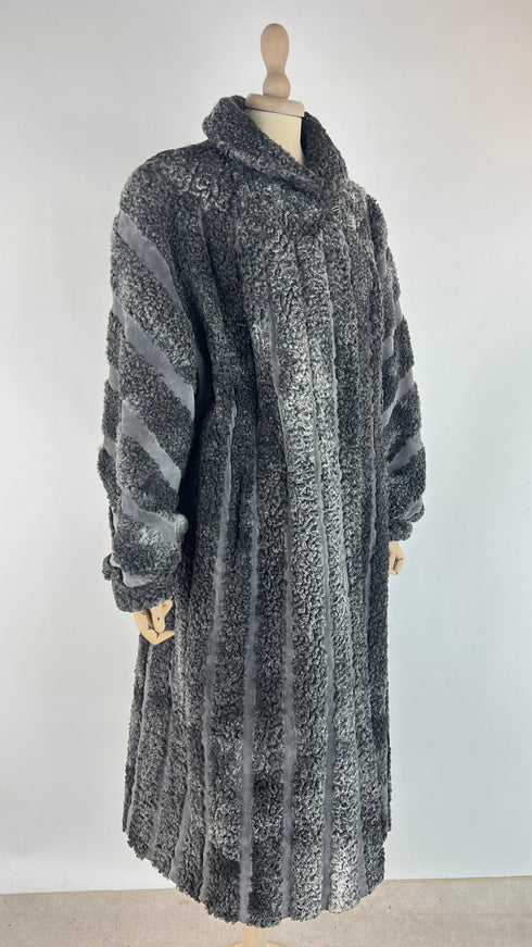 Pelliccia bouclé lunga