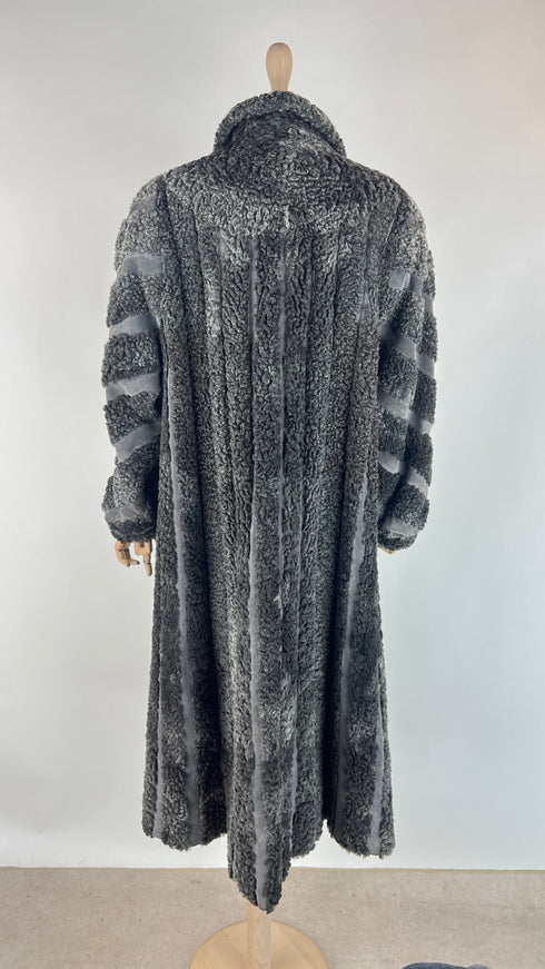 Pelliccia bouclé lunga