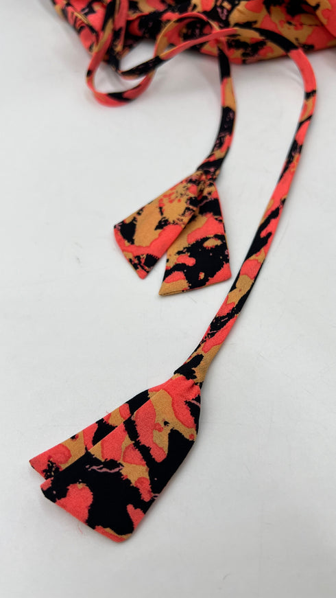 Top scollo incrociato volant con merletto