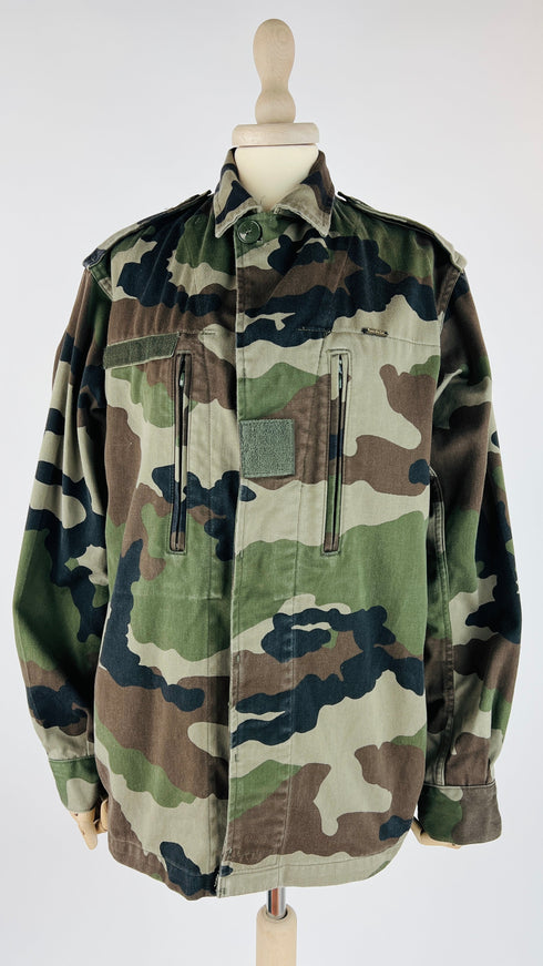 Giacca camouflage ricamata