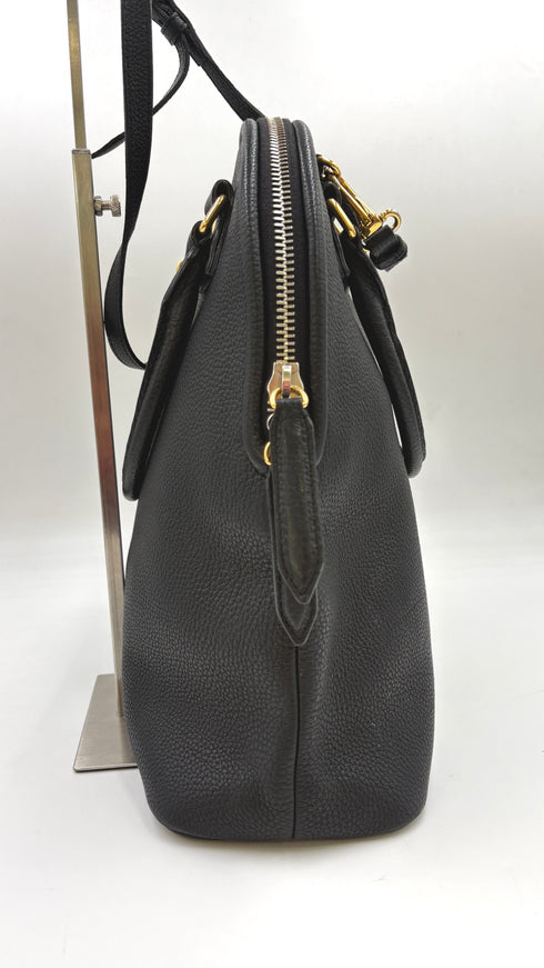 Borsa nera con tracolla