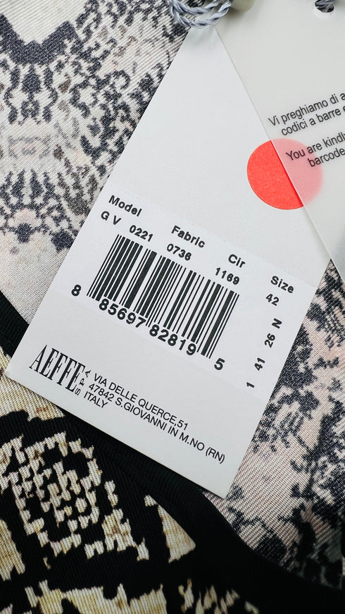 Top in seta con cartellino