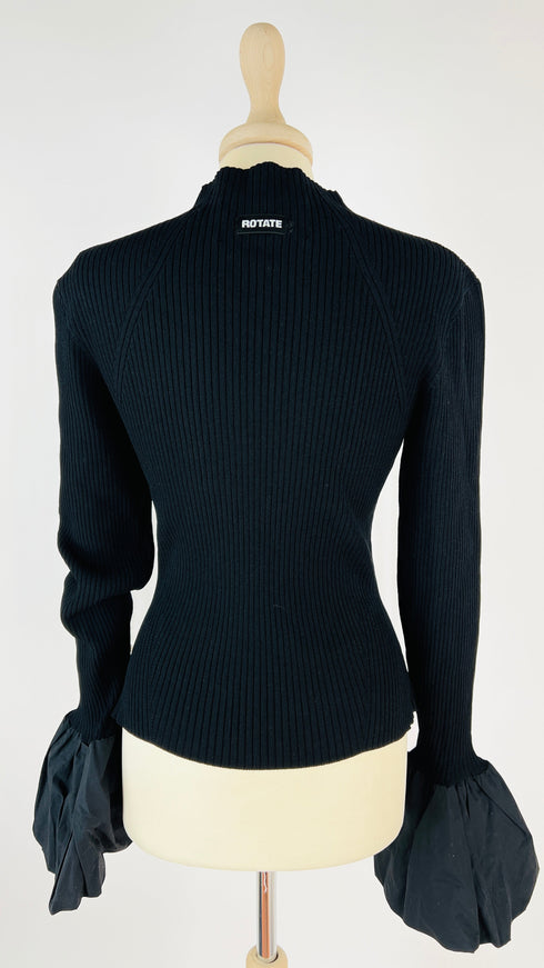 Top a coste con maxi polsini