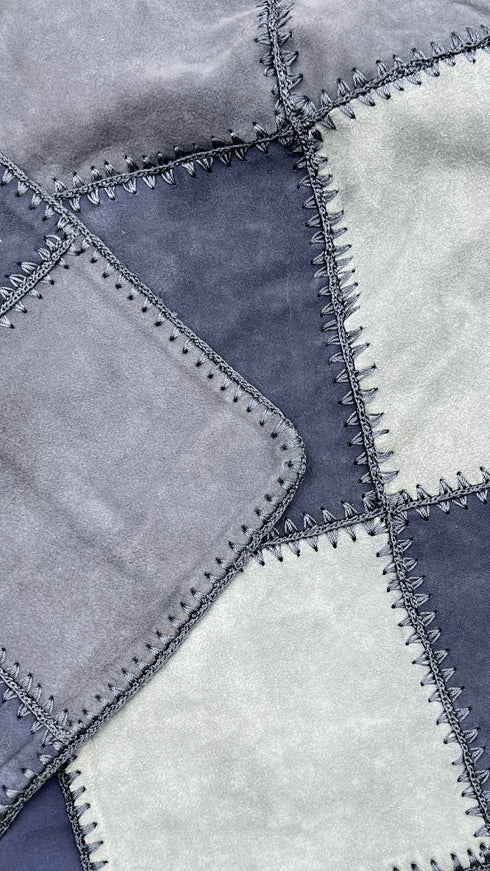 Gilet in suede con cartellino