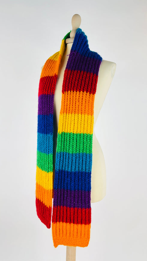 Sciarpa arcobaleno fatta a mano