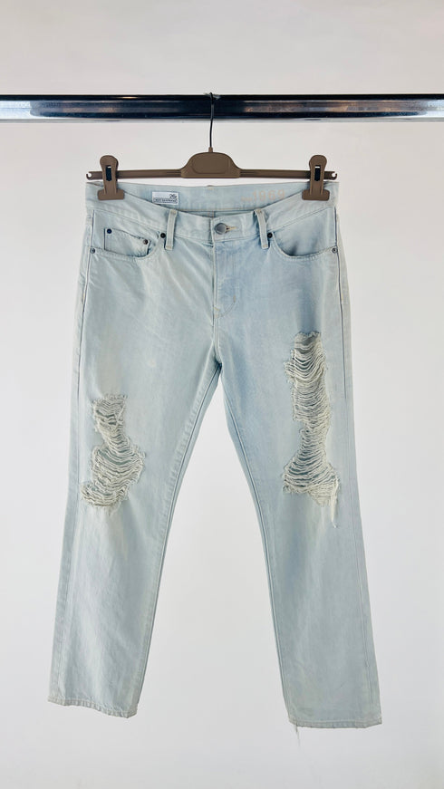 Jeans affusolati con strappi