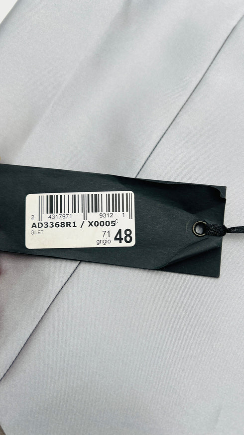 Gilet in raso con cartellino