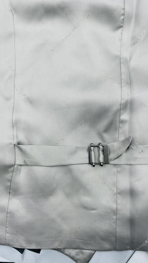 Gilet in raso con cartellino