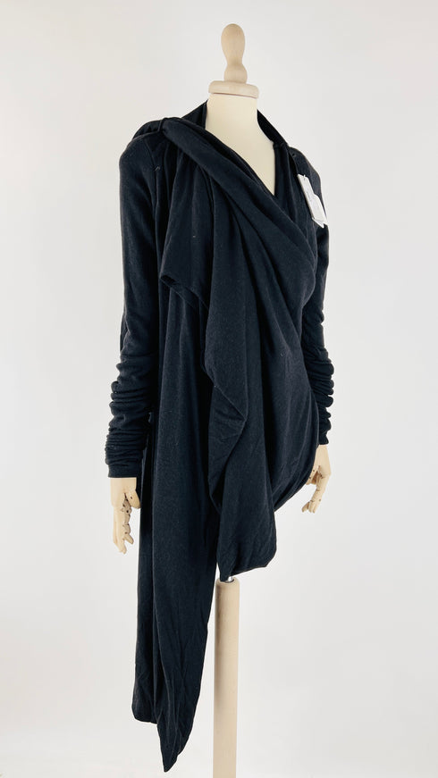 Cardigan asimmetrico nero con cartellino