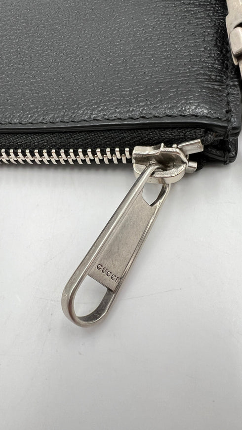 Pochette pelle nera martellata