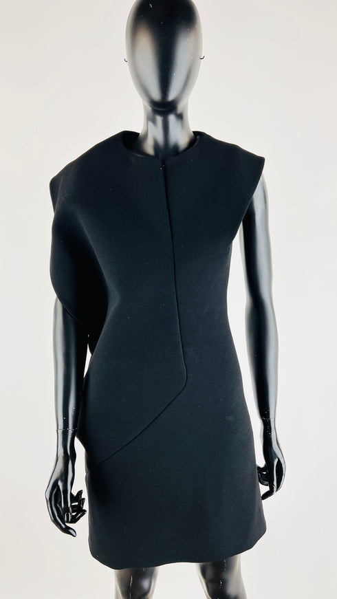 Abito nero maxi volant