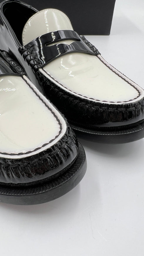 Mocassini in vernice N. 37.5