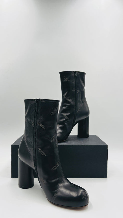 Stivaletto logato N.38