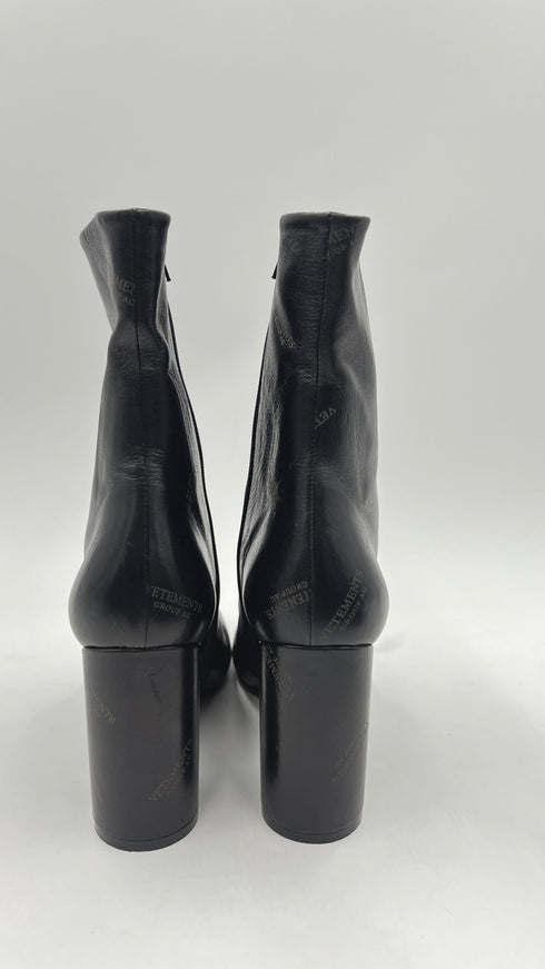 Stivaletto logato N.38