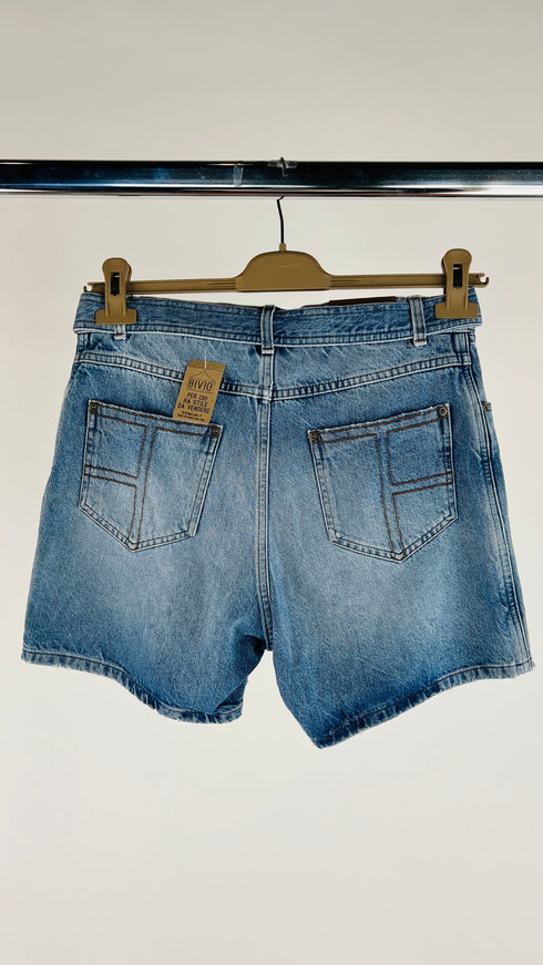 Shorts in jeans con cartellino