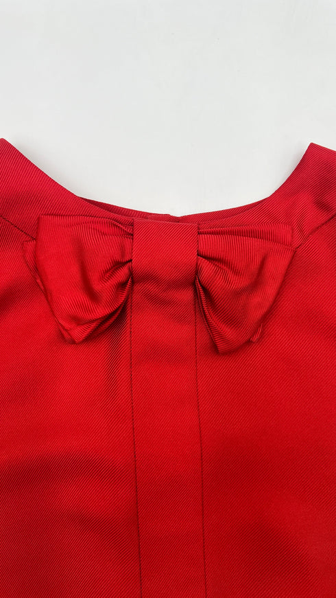 Blusa rossa con fiocco