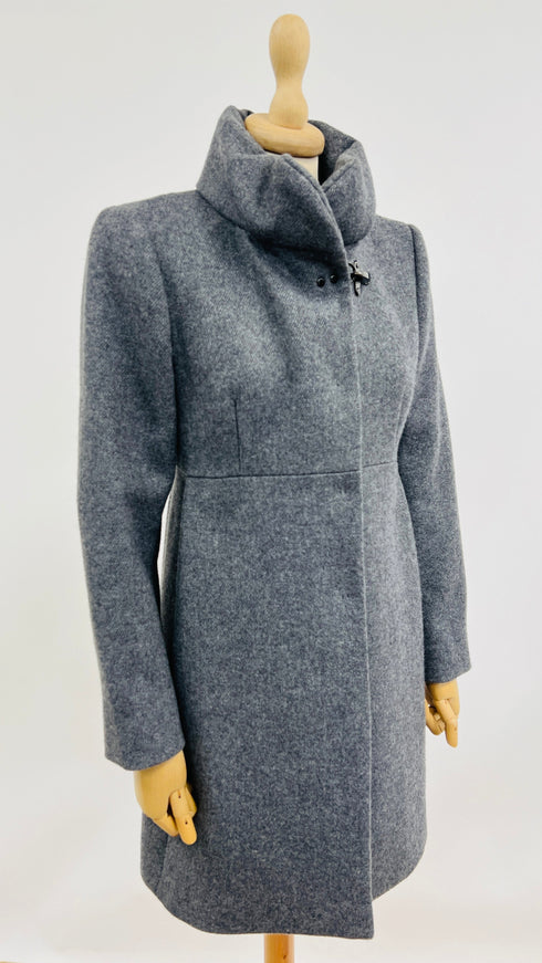 Cappotto corto con alamaro