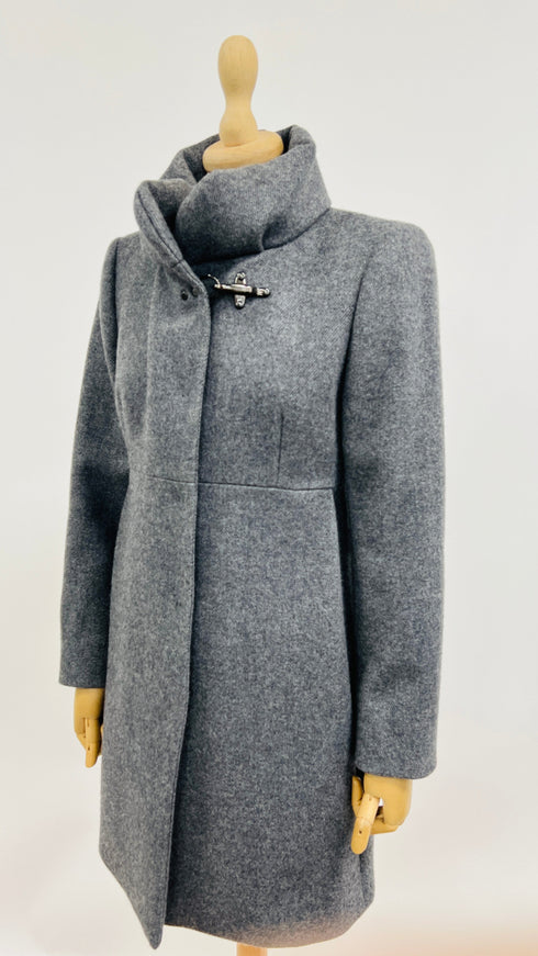 Cappotto corto con alamaro