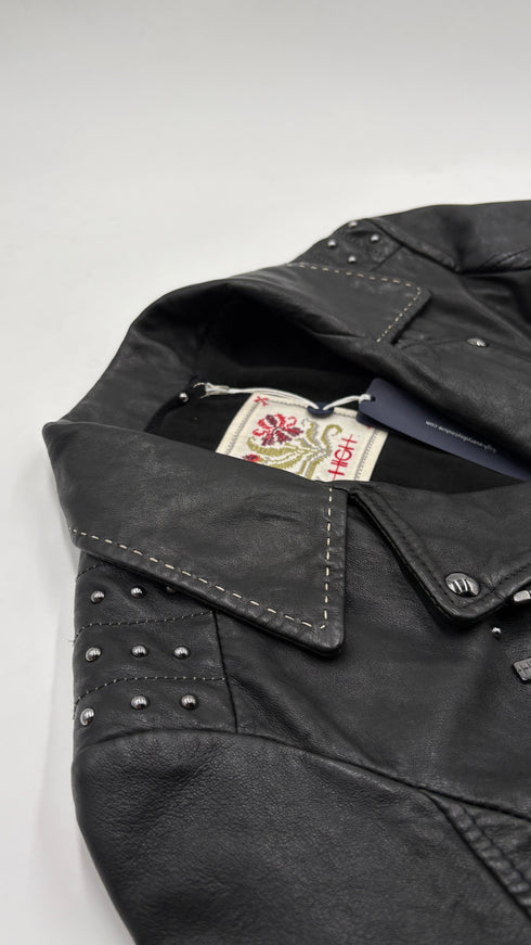 Biker in pelle nero