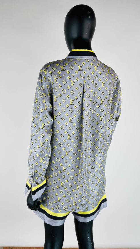 Completo in seta con cartellino