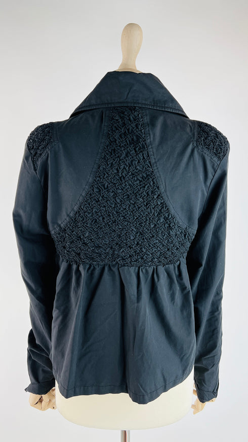 Giacca nera con arriccio