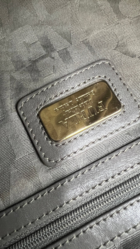 Borsa grigia trapuntata