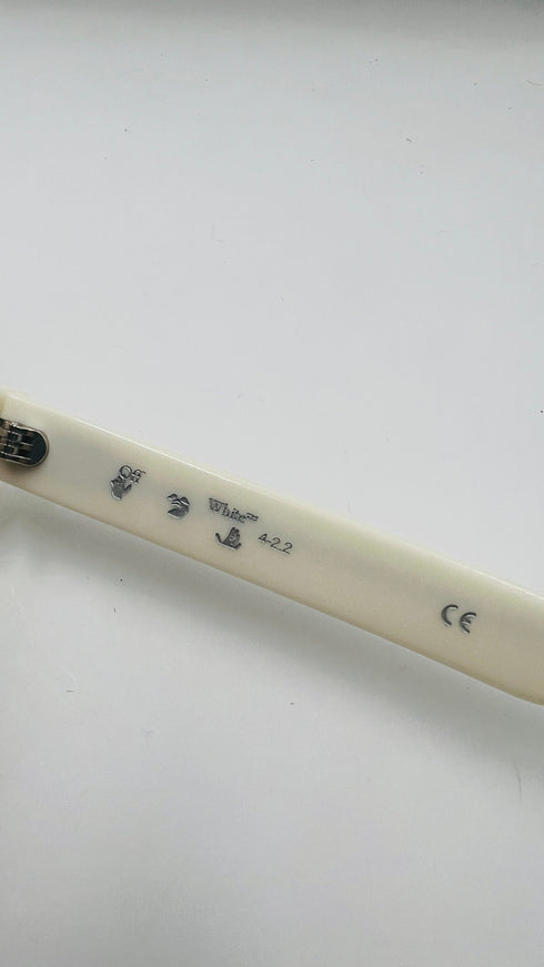 Occhiali da vista bianchi