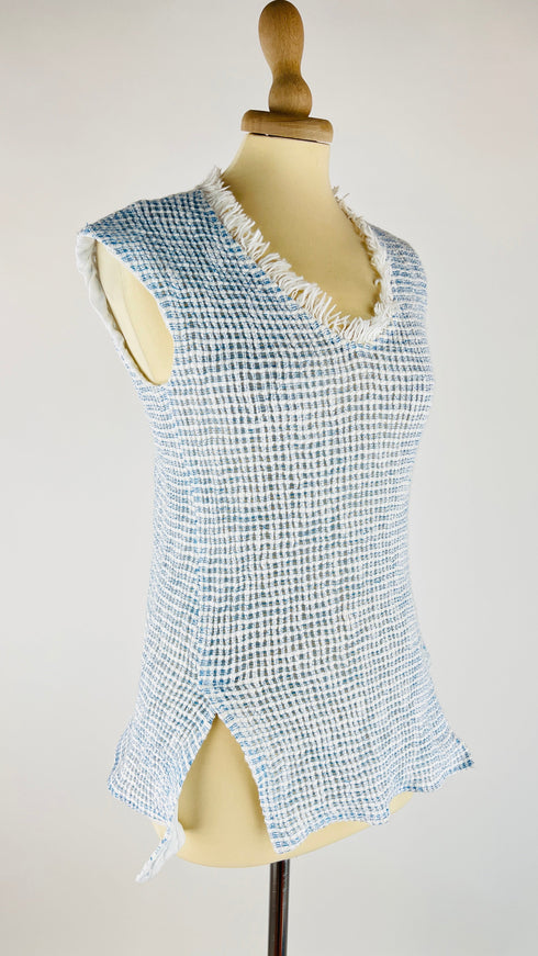 Top smanicato collo frange