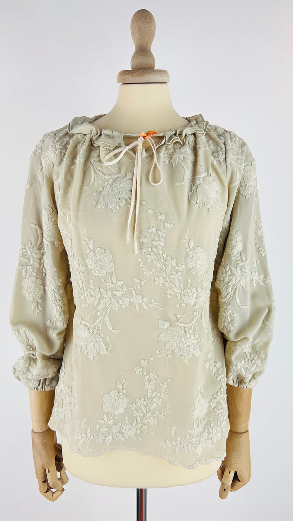 Blusa fiori ricamati