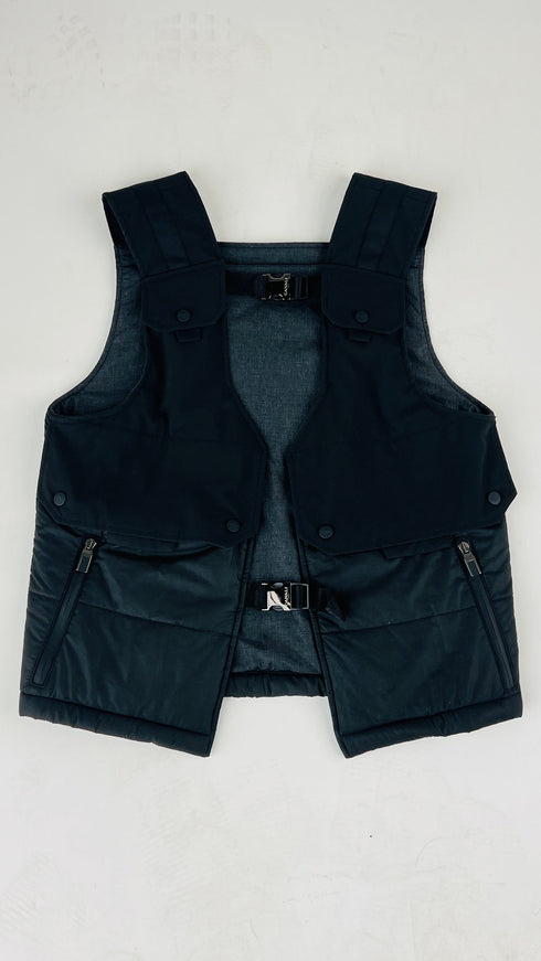 Gilet con fibbie