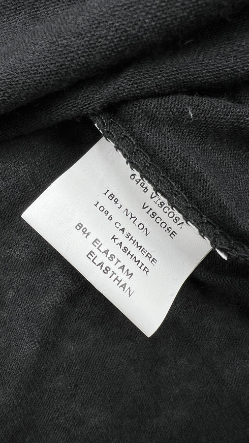 Dolcevita nero con cartellino