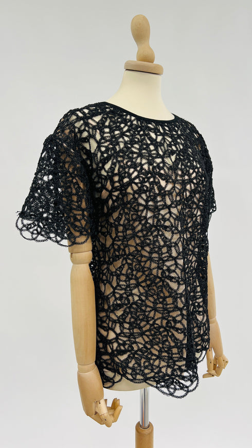 T-shirt traforata con cartellino