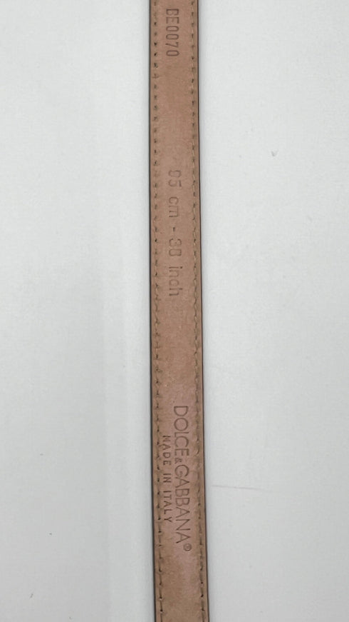 Cintura in vernice con cartellino