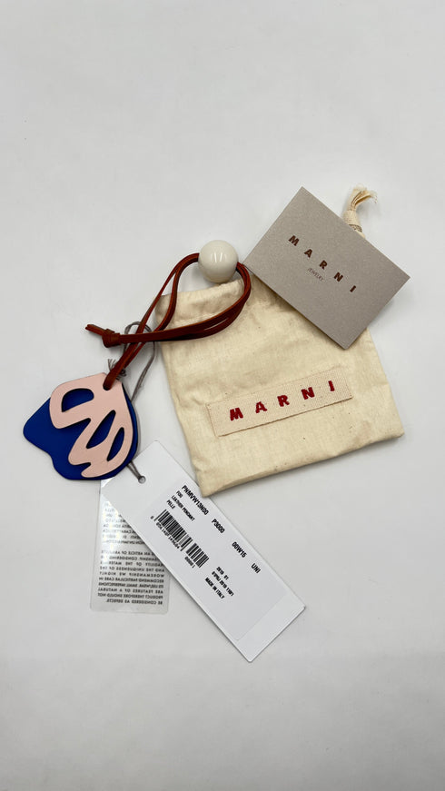 Charm in pelle con cartellino