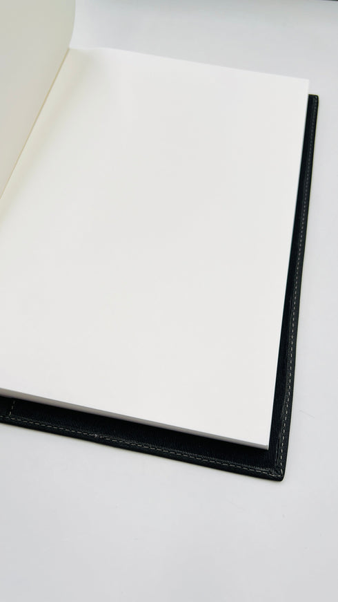 Notebook in pelle nera