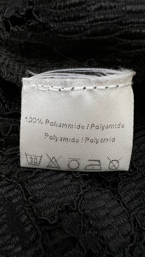 Top in pizzo con cartellino
