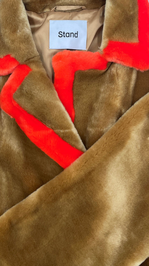 Cappotto in eco-pelliccia