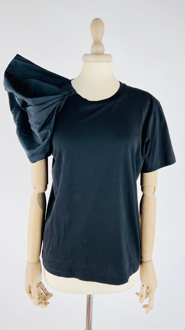 Top nero manica a sbuffo