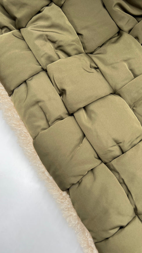 Maxi sciarpa a intreccio con cartellino