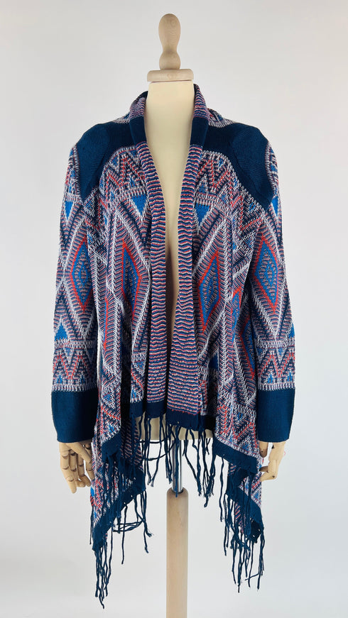 Cardigan sfrangiato con cartellino