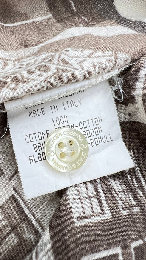 Camicia smanicata stampa metropoli