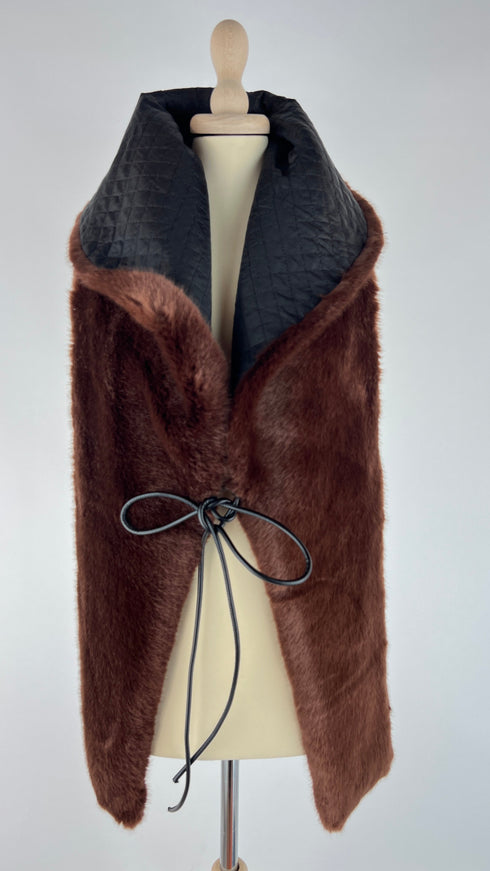 Collo in ecopelliccia con cartellino