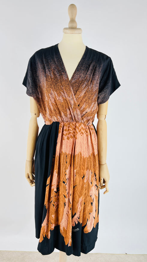 Abito midi fantasia piume