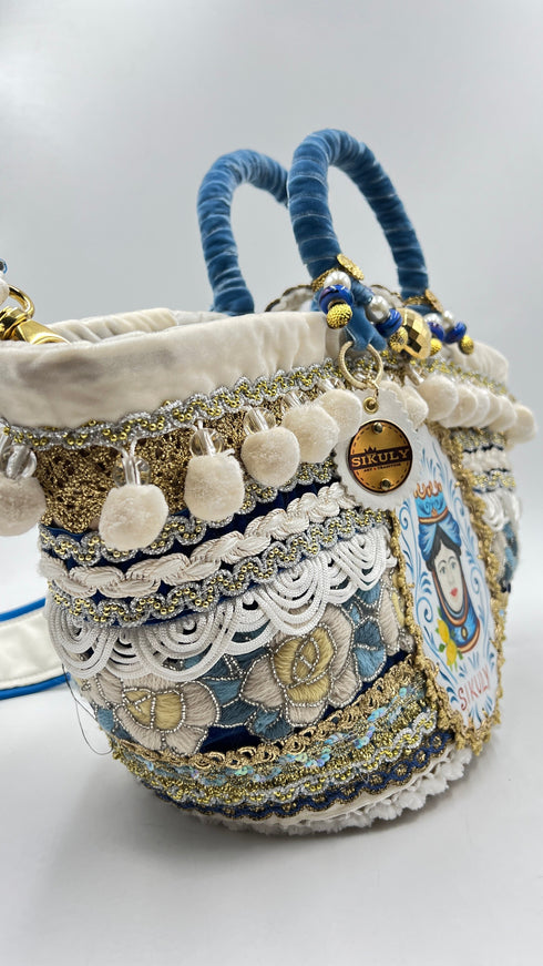 Borsa con passamanerie e perline