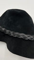 Cappello con inserto a treccia